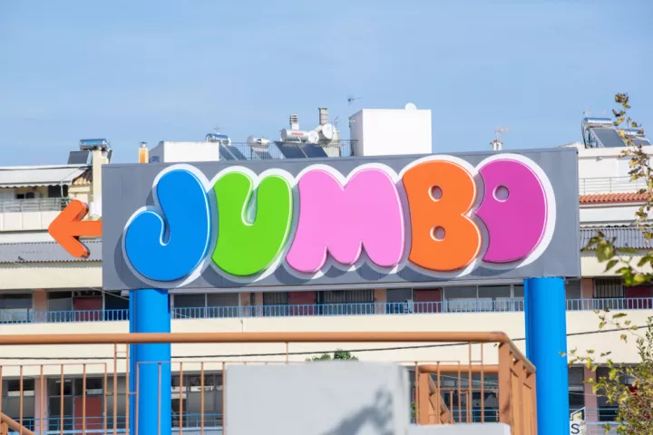 Και όμως, ο Βακάκης κάνει εξαγορές