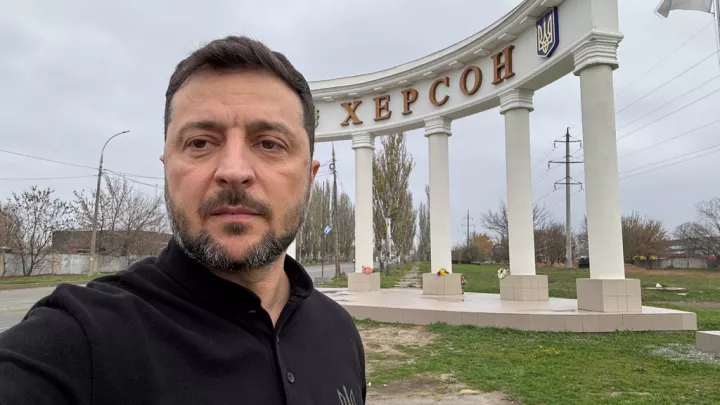 Στην Χερσώνα ο Ζελένσκι - Έληξε η εκεχειρία μετά την αποκατάσταση ενεργειακών γραμμών κοντά στη Ζαπορίζια