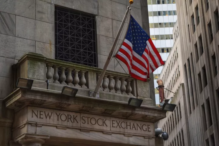 Η απορρύθμιση της Wall Street θα στηρίξει την ευφορία ή θα αυξήσει το ρίσκο;