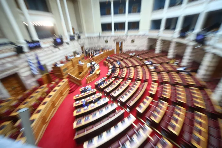 Βουλή: Άρχισε η εφαρμογή του «χρονο-κόφτη» στις ομιλίες της ολομέλειας