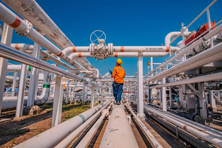 Τι κερδίζουν Helleniq Energy και Βόρεια Μακεδονία από την επαναλειτουργία του αγωγού