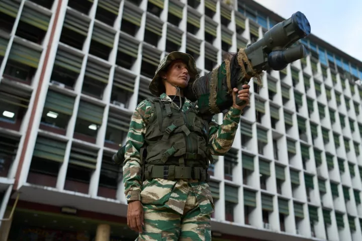 Σενάρια πολέμου στη Βενεζουέλα καθώς ο Τραμπ «ζυγίζει» την ανατροπή Μαδούρο