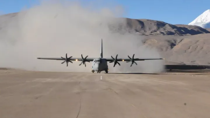 Νέα στρατιωτική αεροπορική βάση της Ινδίας κοντά στα σύνορα με την Κίνα