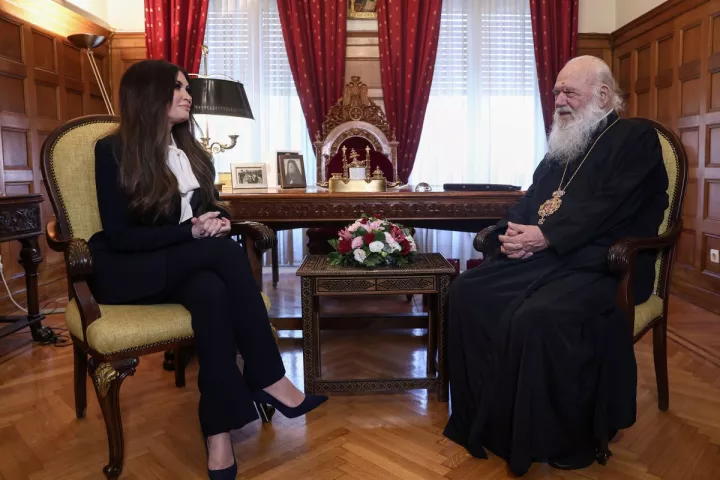 Γκίλφοϊλ: Συναντήθηκε με τον Αρχιεπίσκοπο Ιερώνυμο - «Τιμή μου και ευλογία», είπε η πρέσβης των ΗΠΑ