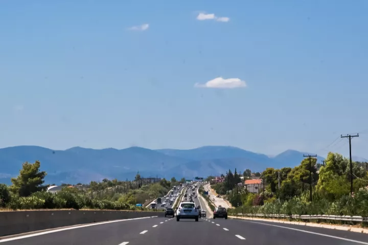 Avax: Ολοκληρώνεται ο οδικός άξονας Πάτρων-Πύργου, οι τελευταίες εργασίες (vid)