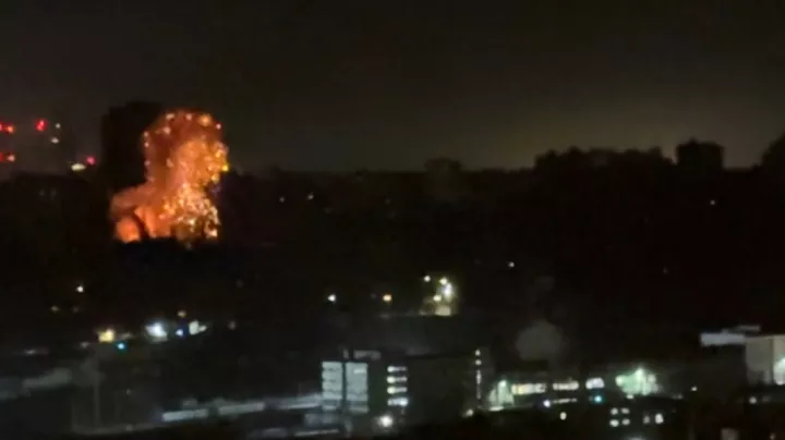 Σφοδρή επίθεση της Ρωσίας στο Κίεβο με drones και πυραύλους: Ένας νεκρός και 15 τραυματίες (vids)