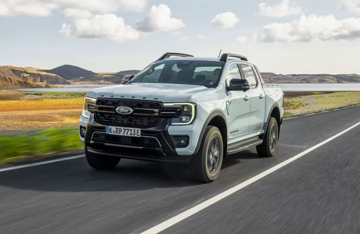 Το μοναδικό plug-in υβριδικό διπλοκάμπινο είναι και το μόνο που έχει 6 χρόνια δωρεάν service