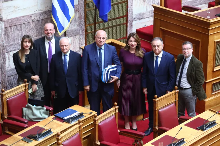 Βουλή: Ψηφίστηκε το νομοσχέδιο για τη στήριξη του πρωτογενούς τομέα και την αντιμετώπιση της ευλογιάς των αιγοπροβάτων