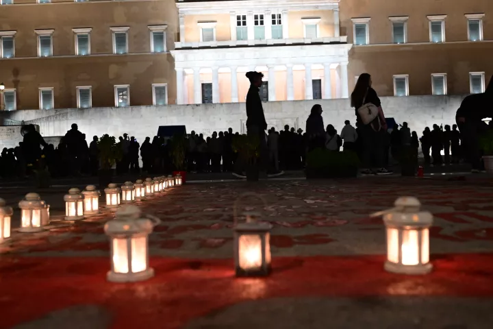 Δέκα οικογένειες θυμάτων των Τεμπών έχουν καταθέσει αίτημα εκταφής  - Οι 33 αρνήθηκαν, αναμένουν απάντηση άλλων 9