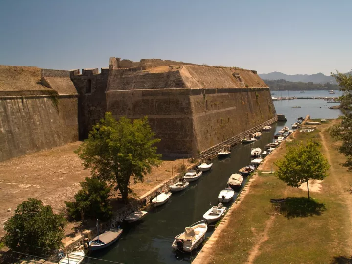 Αποκαθίσταται η γέφυρα πρόσβασης στο Παλαιό Φρούριο της Κέρκυρας