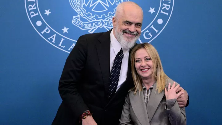 Πιο κοντά Αλβανία και Ιταλία