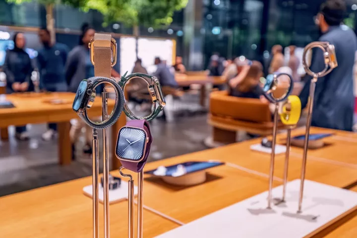 «Πονοκέφαλος» για την Apple: Γιατί κινδυνεύουν οι εισαγωγές του νέου Apple Watch στις ΗΠΑ