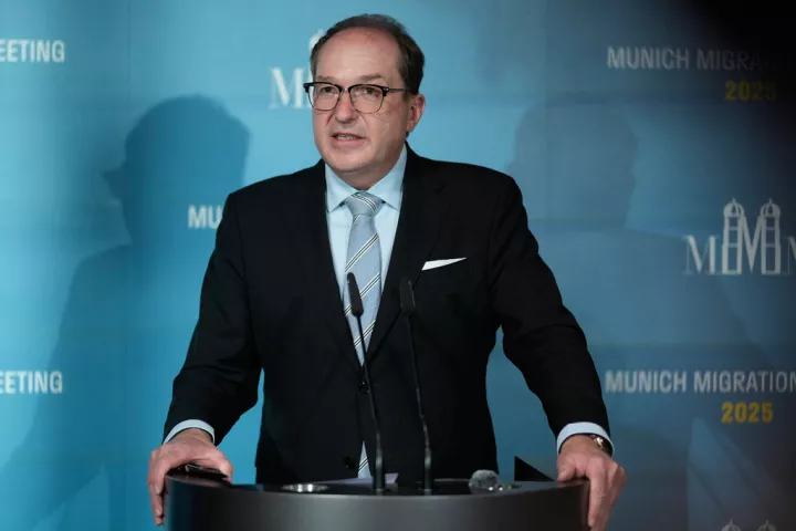 Γερμανός ΥΠΕΣ: Οι ίδιοι οι Σύροι να ανοικοδομήσουν τη Συρία