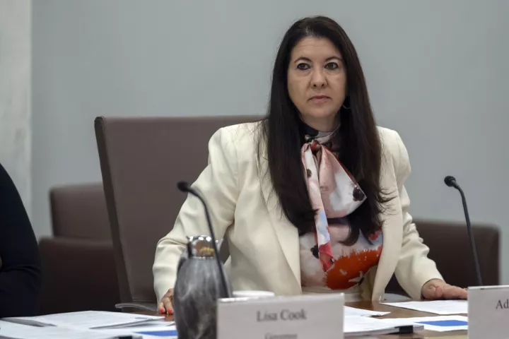 Υπό εξέταση οι οικονομικές δραστηριότητες του συζύγου της πρώην κυβερνήτη της Fed, Αντριάνα Κούγκλερ