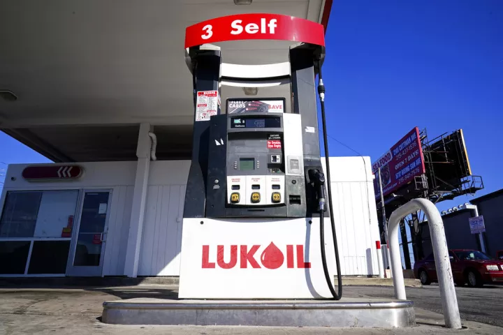 Οι ΗΠΑ ανοίγουν το δρόμο για πώληση των ξένων περιουσιακών στοιχείων της Lukoil