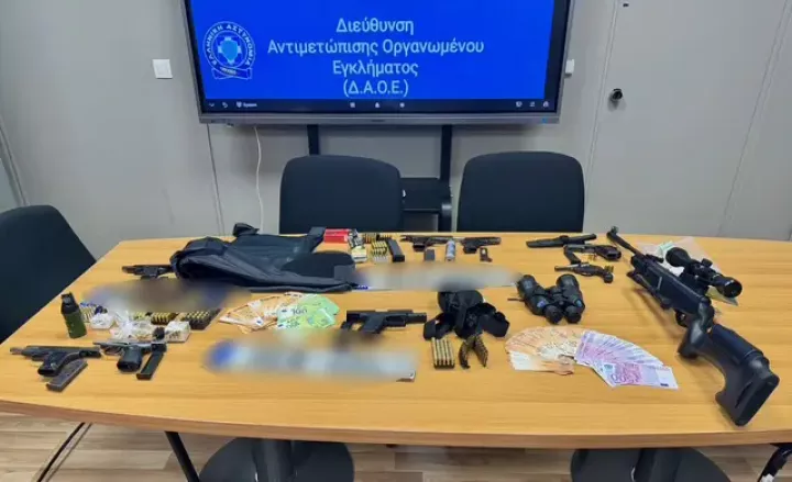 Όπλα, 65 χρυσές λίρες και 100.000 ευρώ είχαν οι συλληφθέντες για τη δολοφονία Λάλα - Η ανακοίνωση της ΕΛ.ΑΣ.