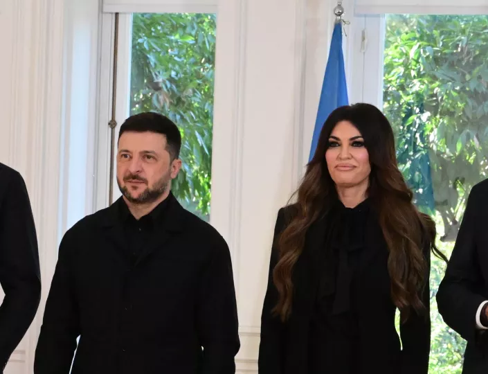 Κατ' ιδίαν συνάντηση Γκίλφοϊλ - Ζελένσκι στην πρεσβεία της Ουκρανίας