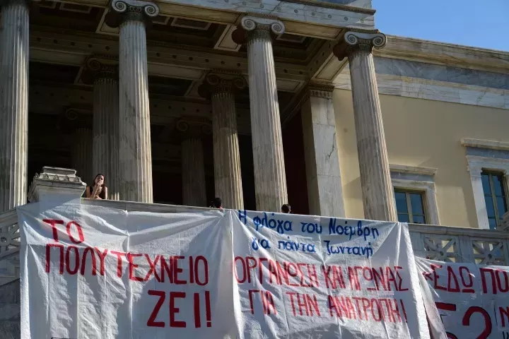 Σύντροφοι και συντρόφια τρώγονται σαν τα σκυλιά