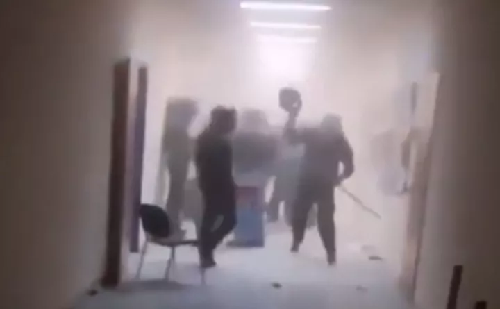 Βίντεο από τα βίαια επεισόδια στο Πολυτεχνείο - Αδ. Γεωργιάδης: Ντροπή τους