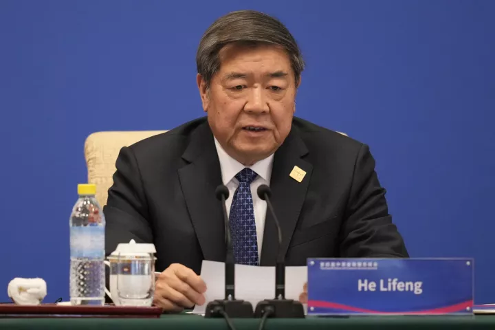 Κίνα: Καλεί το Βερολίνο να βοηθήσει στη βελτίωση των σχέσεών της με την ΕΕ