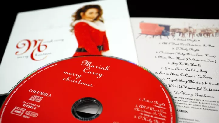 Το «All I Want for Christmas Is You» βρέθηκε στο Billboard Hot 100 ήδη από το Halloween