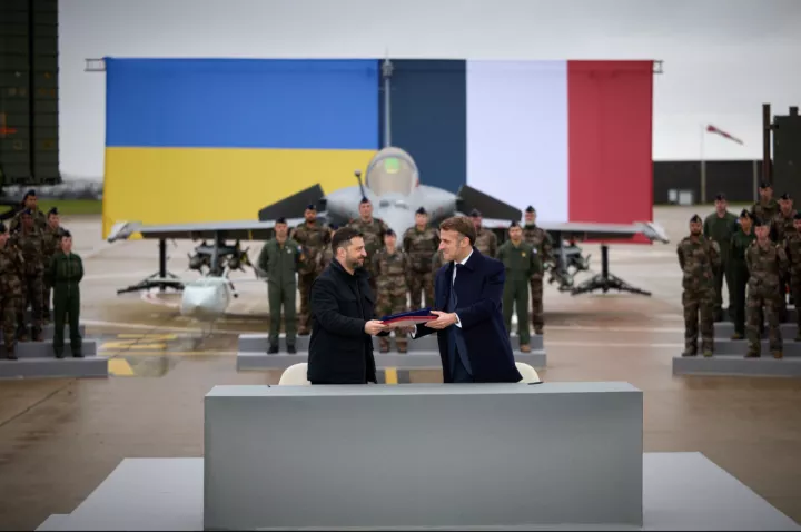 Συμφωνία Ουκρανίας-Γαλλίας για την προμήθεια 100 μαχητικών Rafale στο Κίεβο - Συνάντηση Μακρόν-Ζελένσκι στο Παρίσι