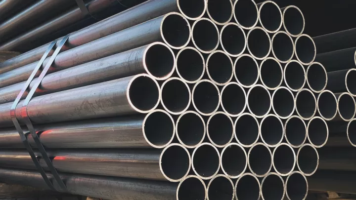 Ανησυχία της EE για την επέκταση των αμερικανικών δασμών στον χάλυβα