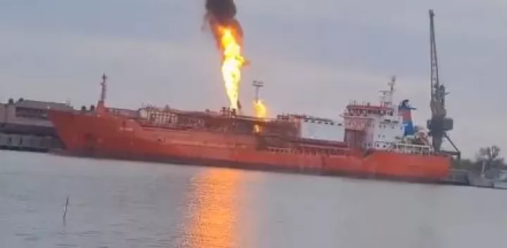 Τουρκικό πλοίο με 4.000 τόνους υγραερίου χτυπήθηκε από ρωσικά πυρά στην Οδησσό - Ανησυχία ότι μπορεί να εκραγεί (vids)