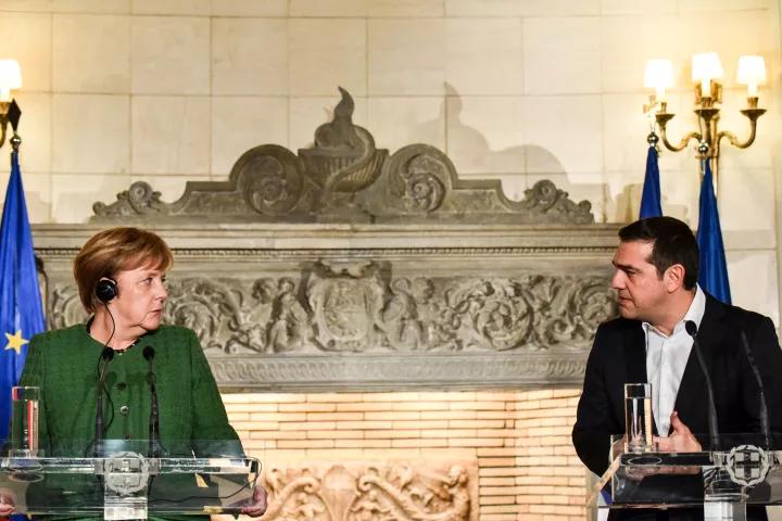 «Άφωνη η Μέρκελ με το δημοψήφισμα»: Νέο απόσπασμα από την «Ιθάκη» του Αλέξη Τσίπρα