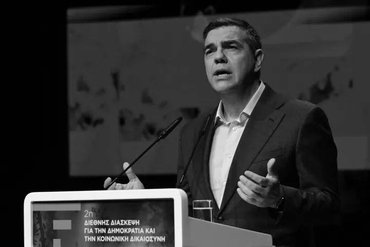 Ο Αλέξης με το βιβλίο υπονομεύει… το rebranding του