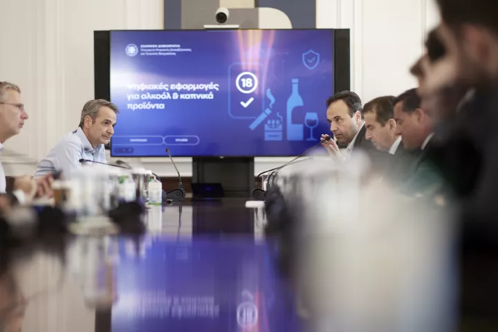 Κυβερνητικό σχέδιο προστασίας για τους ανήλικους από αλκοόλ και καπνό: Οι 2+1 ψηφιακές εφαρμογές ελέγχου