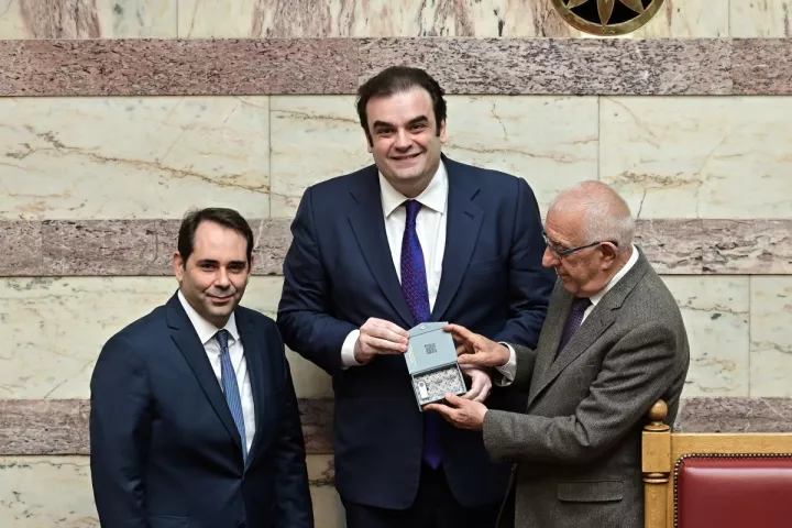 Προϋπολογισμός: Όλα τα μέτρα για μισθούς, φόρους και συντάξεις - Οι ελαφρύνσεις και οι εισοδηματικές ενισχύσεις (πίνακες)