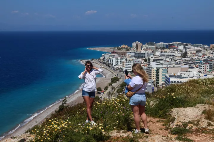 Μικρή αύξηση στις αφίξεις των τουριστικών καταλυμάτων στην Ελλάδα τον Σεπτέμβριο