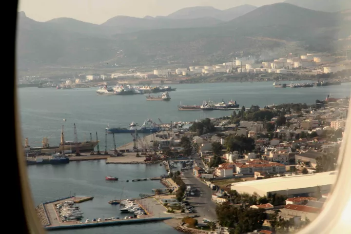 Στα «κόκκινα» η μετοχή του ΟΛΠ λόγω της αναβάθμισης της Ελευσίνας