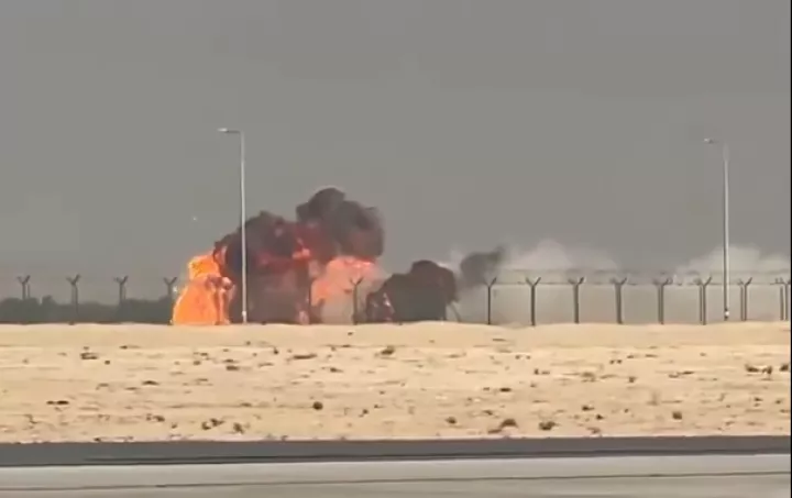 Ινδικό αεροσκάφος συνετρίβη κατά τη διάρκεια επίδειξης στην αεροπορική έκθεση του Ντουμπάι