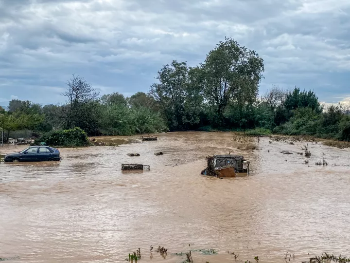 «Βομβαρδισμενο τοπίο» η Δυτική Ελλάδα - Κατολισθήσεις και πλημμύρες σε πολλές περιοχές, 20 εγκλωβισμένοι σε χωριό της Άρτας