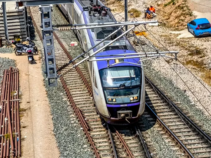 Ακινητοποιήθηκε λόγω τεχνικού προβλήματος η αμαξοστοιχία 1323 στον Ασπρόπυργο - Καθυστερήσεις στα δρομολόγια του Προαστιακού