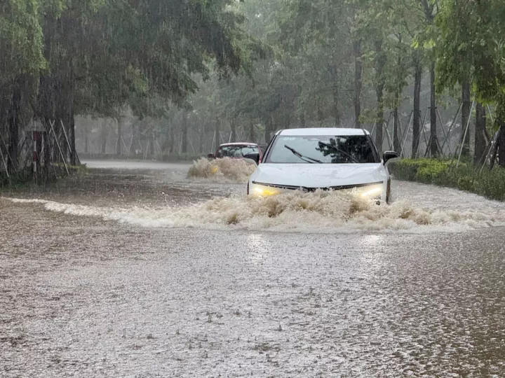Πλημμύρες στο Βιετνάμ: Τουλάχιστον 90 νεκροί - Τεράστιες υλικές ζημιές (vids)
