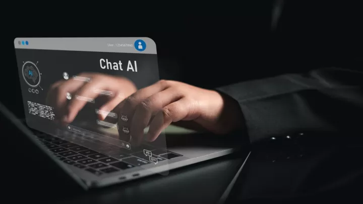 Τρεις στους δέκα Έλληνες μιλούν πιο άνετα για τα οικονομικά τους με AI παρά με άνθρωπο	