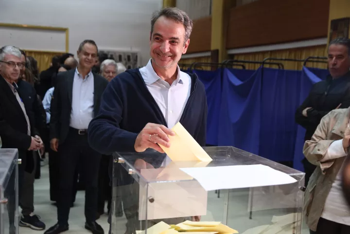 Εσωκομματικές εκλογές ΝΔ: Στα Πετράλωνα ψήφισε ο Κυρ. Μητσοτάκης - «Γέμισαν οι κάλπες», σχολίασε ο πρωθυπουργός (pics)