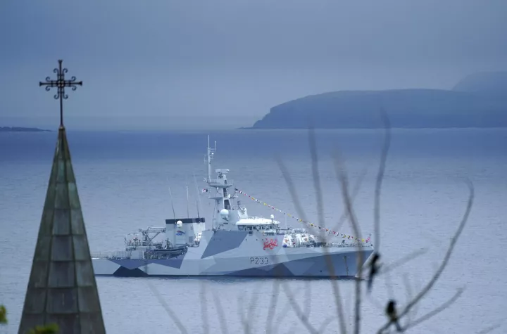 Το Πολεμικό Ναυτικό της Βρετανίας αναχαίτισε δύο ρωσικά πλοία που κινούνταν στα χωρικά της ύδατα