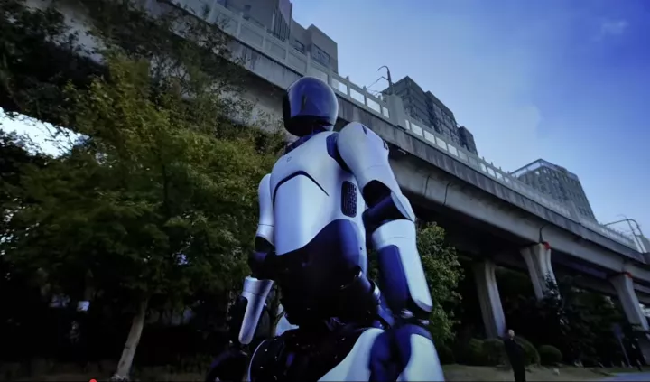 Κίνα: Ανθρωπόμορφο ρομπότ μπήκε στο βιβλίο Γκίνες των ρεκόρ επειδή περπάτησε αδιάκοπα επί 3 ημέρες (vid)