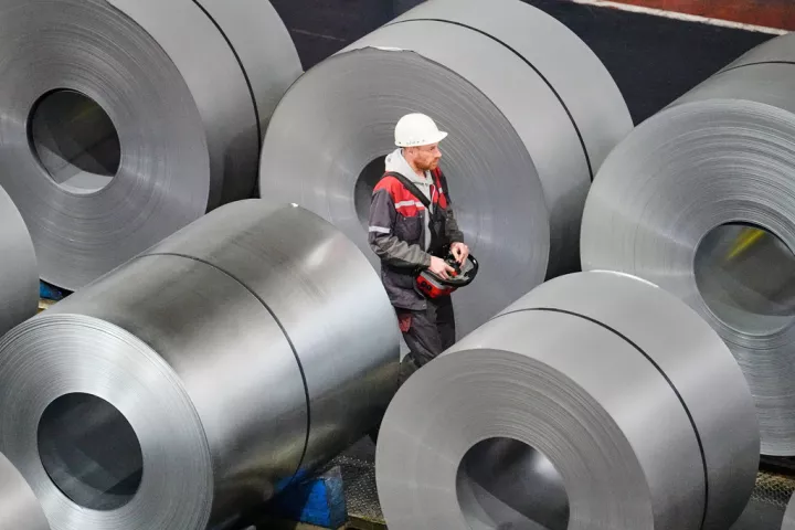 Η ΕΕ πιέζει τις ΗΠΑ για μείωση δασμών σε ευρωπαϊκό χάλυβα – Κίνδυνος υπονόμευσης της συμφωνίας του Ιουλίου