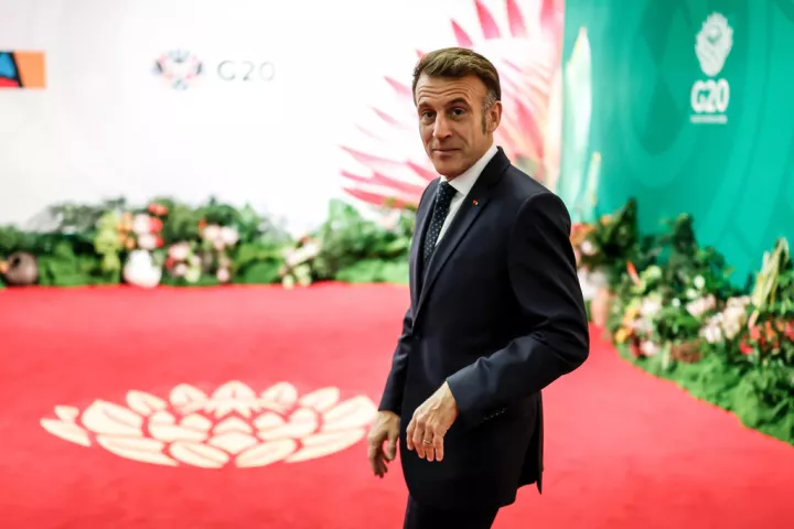 Μακρόν: Θέλουμε ειρήνη, όχι παράδοση της Ουκρανίας