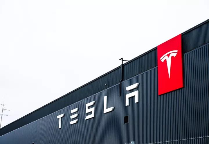 Tesla: Σχεδόν 50% η πτώση των πωλήσεων στην Ευρώπη - Μεγαλώνει το μερίδιο αγοράς της BYD