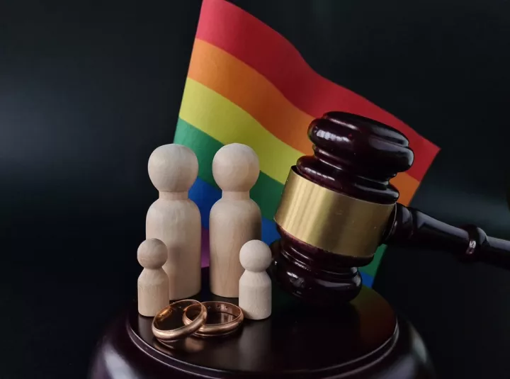 Ευρωπαϊκό Δικαστήριο: Ο γάμος μεταξύ ατόμων του ιδίου φύλου θα πρέπει να αναγνωρίζεται σε όλες τις χώρες της ΕΕ