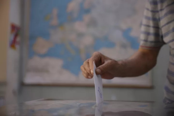 Στο 30% η ΝΔ, 14 μονάδες μπροστά από το ΠΑΣΟΚ - Πρώτος ο Μητσοτάκης στην εμπιστοσύνη των πολιτών