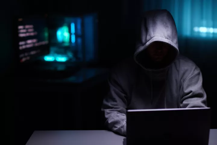 Πληρωμένοι ξένοι «δολιοφθορείς» σπέρνουν μίσος και πολιτική αστάθεια