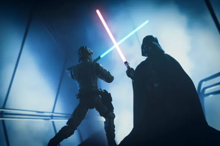 «Στο σφυρί» αναμνηστικά από Star Wars, Indiana Jones και δεκάδες άλλες ταινίες 