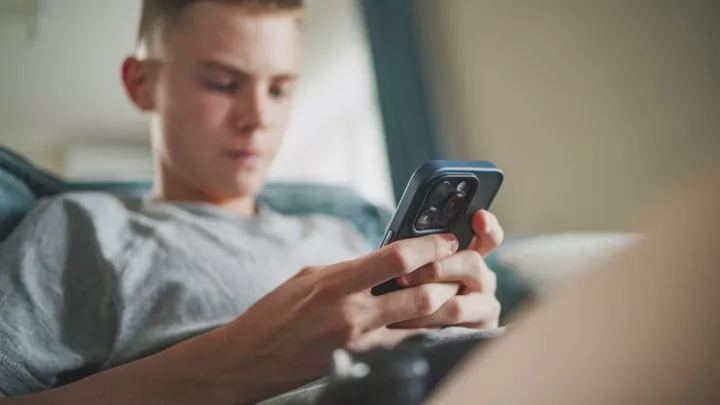 ΕΕ: Η Κομισιόν αποφάσισε την απαγόρευση χρήσης των social media για παιδιά κάτω των 16 ετών 